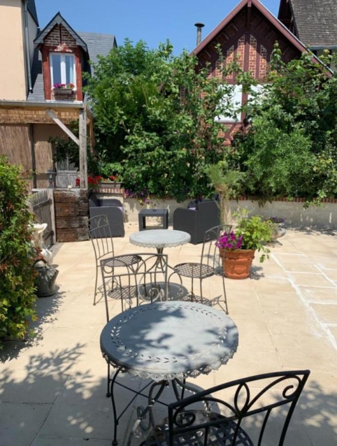 Chambres d'hôtes Les Roches Noires Trouville-sur-Mer Exterior foto